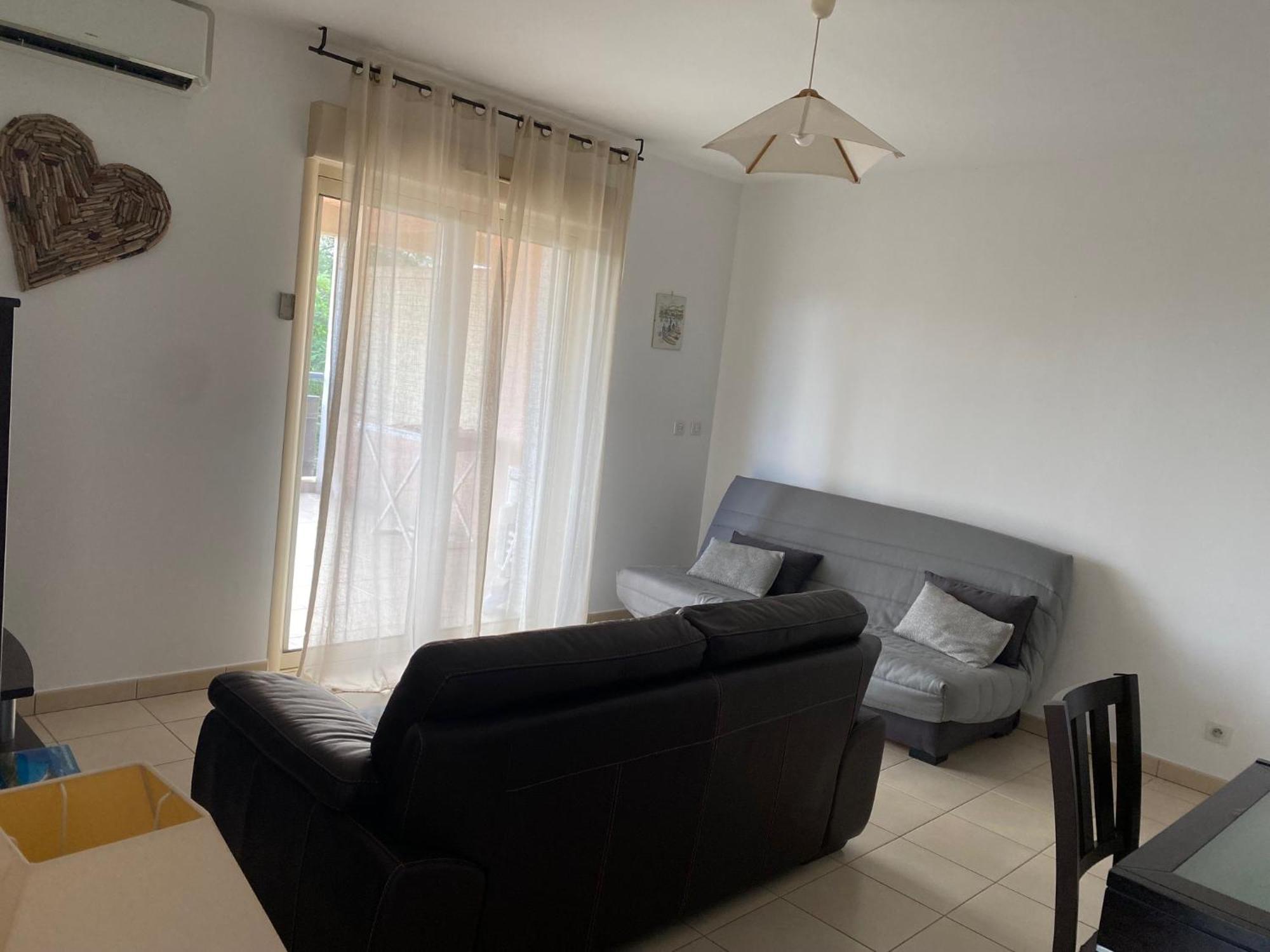 Apartment Superbe Avec Parking Prive, Proche Commerces Et