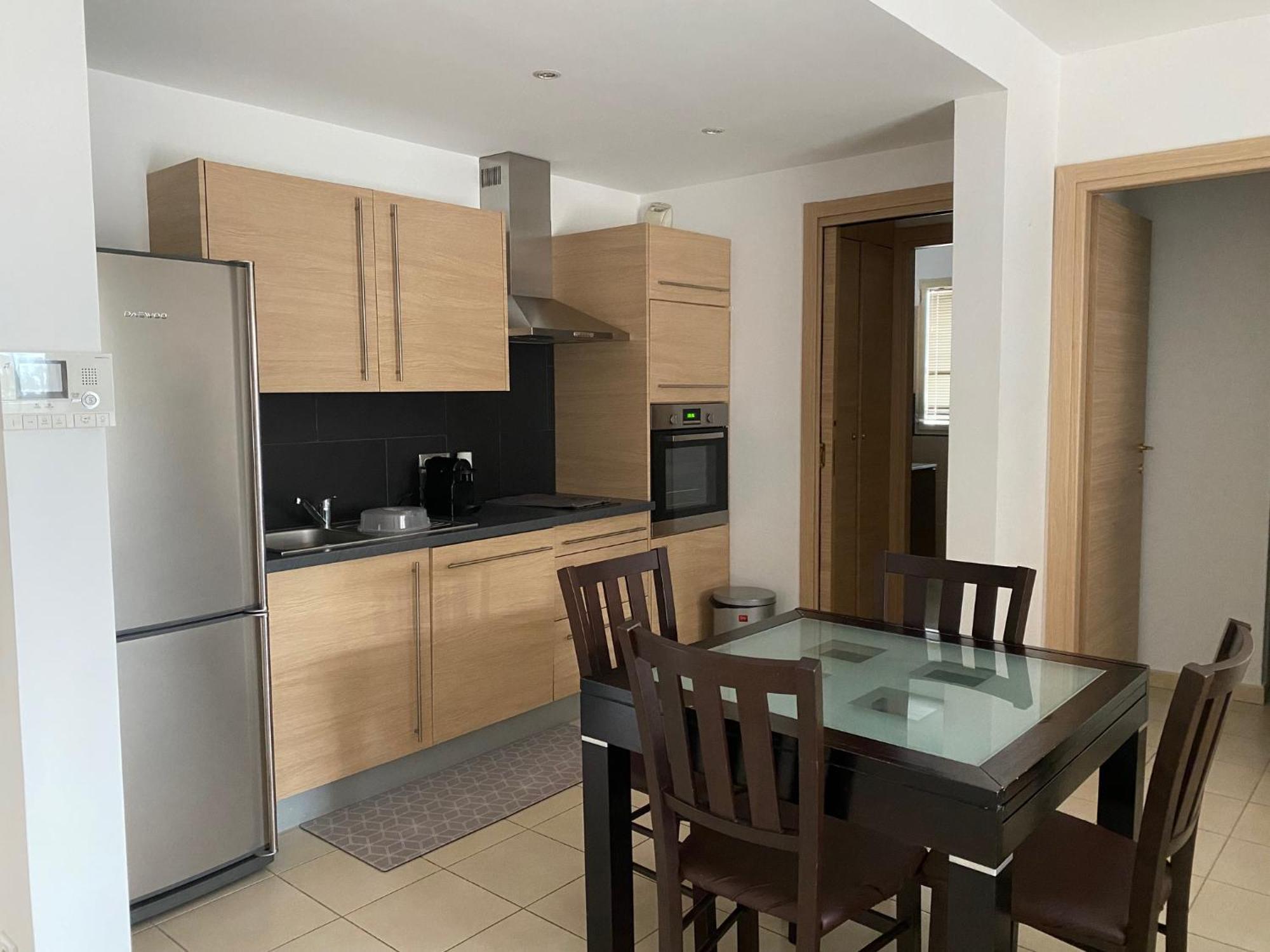 Apartment Superbe Avec Parking Prive, Proche Commerces Et *