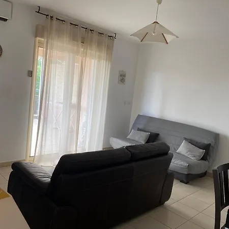 Superbe Appartement Avec Parking Prive, Proche Commerces Et Mer Lucciana  Exterior photo
