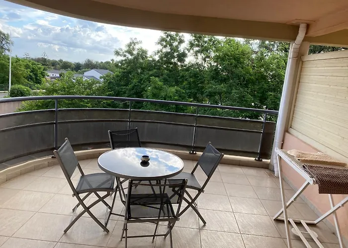Superbe Appartement Avec Parking Prive, Proche Commerces Et Mer